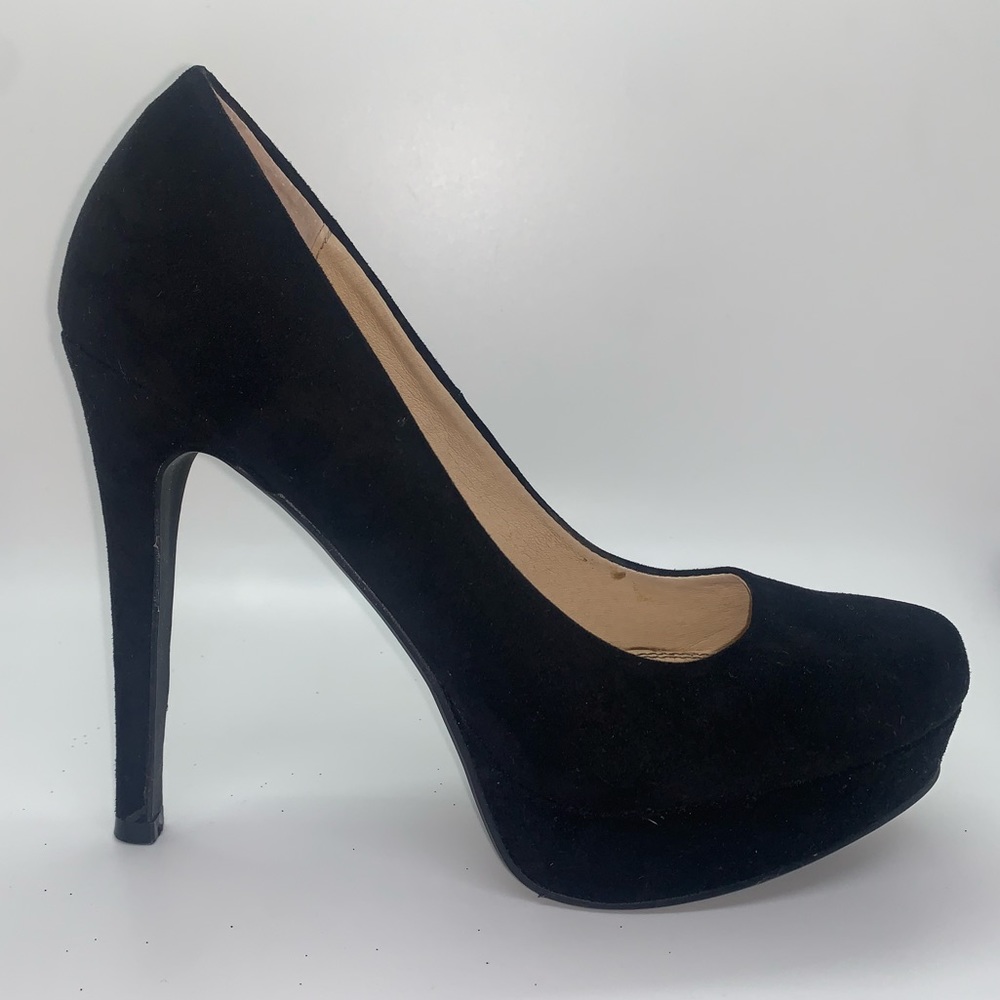 Chinese Laundry Black Suede Pumps